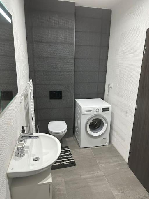 Byt 71M2 Klid Pohoda A Priroda Praga Esterno foto